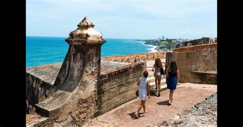 It takes around 5 1/2 to seven hours to drive around the island of Puerto Rico. The island is 100 by 39 miles, with a perimeter of 278 miles. The average speed limit is 55 miles pe...